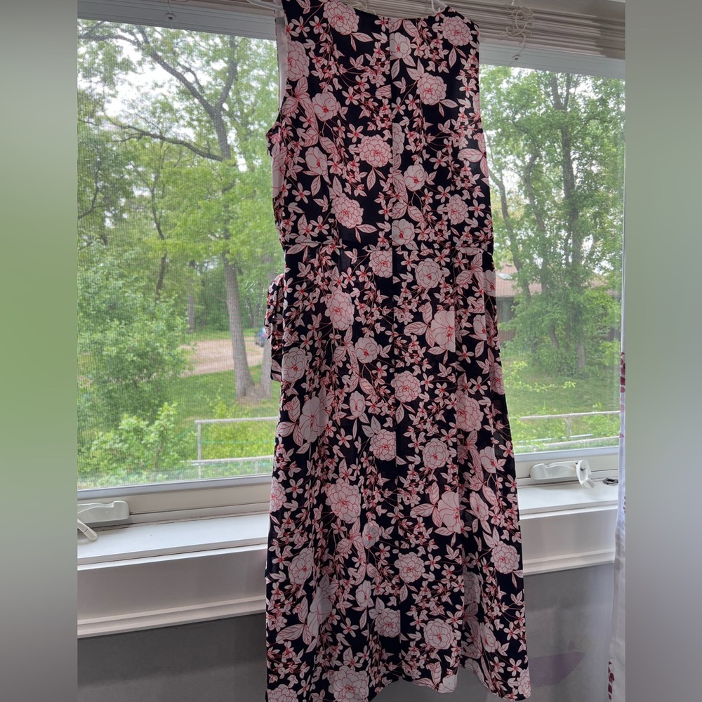 Banana Republic Pink Floral Dress on Navy - Picture 2 of 10